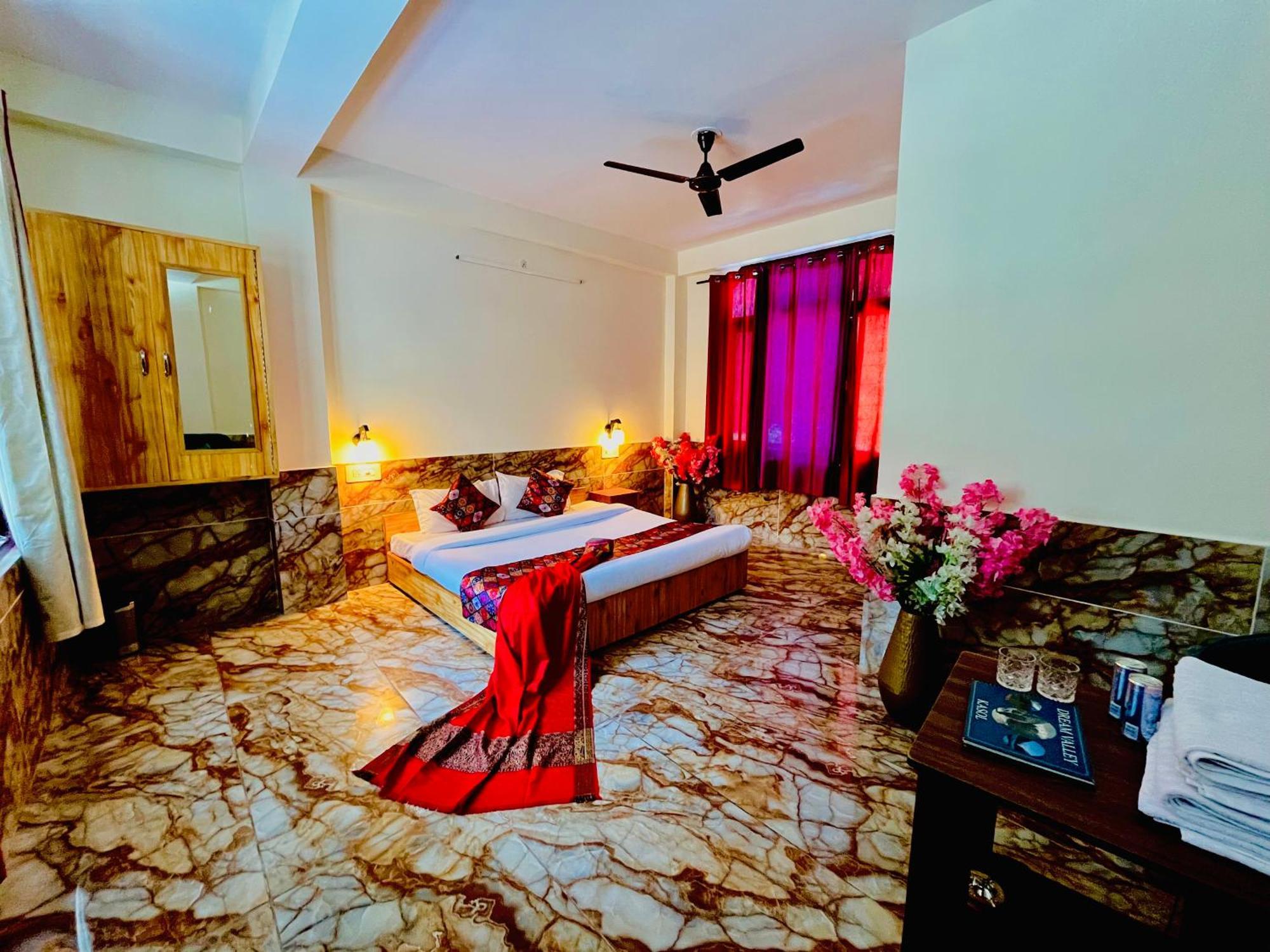 Hotel Dream Valley Kasol #Near Mall Road #River View #Parking #Gaming Zone #Open Terrace #Restaurant Exteriör bild